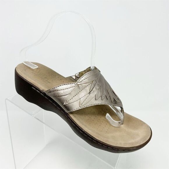 Clarks Phebe Pearl Gold Silver Wedge Slip On Sandals Size 8.5 Thong Style - Picture 1 of 10